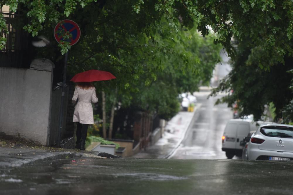 DANAS STIŽE ZAHLAĐENJE: Zbog grmljavine u ovim delovima Srbije biće upaljen i meteo alarm