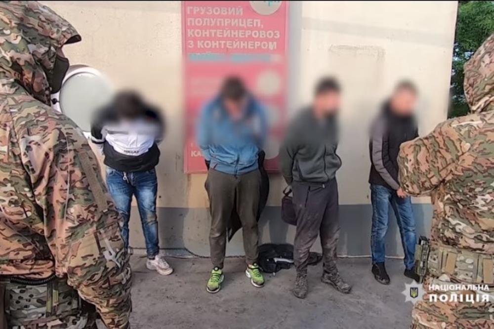 UKRAJINSKA POLICIJA OBJAVILA SNIMAK NA KOM SE VIDE LICA NAPADAČA NA ZVICERA: Evo kako su izgledali minut posle hapšenja