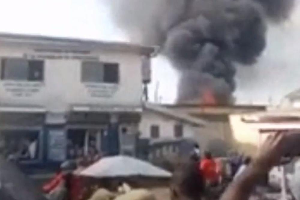 STRAVIČAN POŽAR U ZATVORU U KAMERUNU 3 zatvorenika zadobila teške opekotine, vatrogasci uspeli da obuzdaju plamen VIDEO