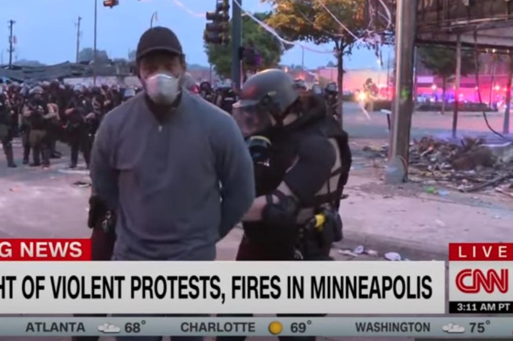 NOVINAR CNN UHAPŠEN UŽIVO U PROGRAMU! Opkolili ga policajci dok je izveštavao sa demonstracija! (VIDEO)