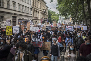 PODRŠKA I IZ BEČA: Hiljade ljudi se okupile na skupu protiv rasizma (FOTO)