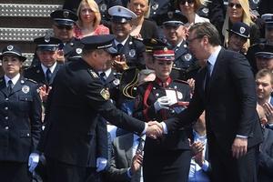ZA HRABROST, POSVEĆENOST I ZASLUGE: Ovo su 3 zlata srpske policije! Predsednik odlikovao Dragana, Milorada i Milana