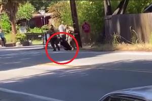 ŠERIFOV ZAMENIK UBIJEN U ZASEDI, POLICAJCI RANEJNI: Pogledajte kako je policija u Kaliforniji izvukla napadača na ulicu!