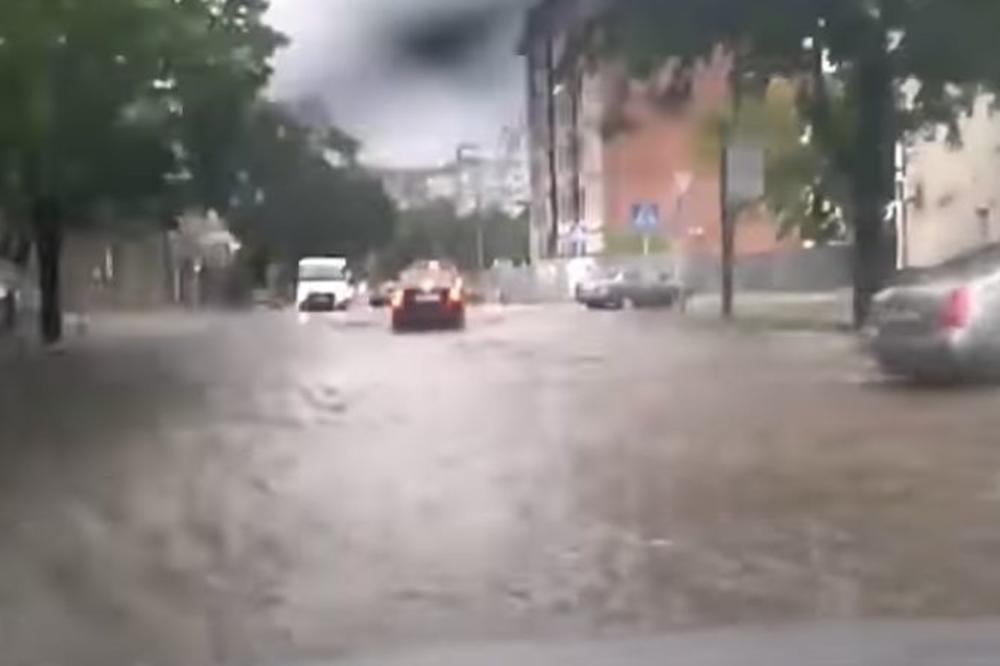 NEVREME PROTUTNJALO NA SEVERU KAVKAZA: Oluja lomila drveće, ulice se pretvorile u reke! Vanredna situacija u 2 regiona
