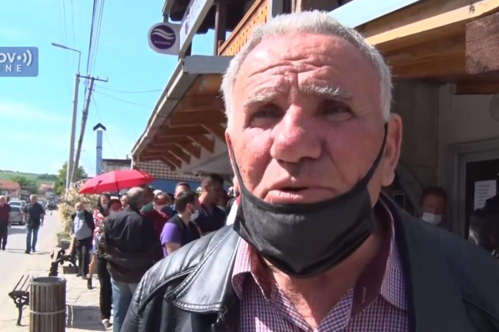 ŠOK-VIDEO! OTEGAO SE RED U GRAČANICI: Veliki broj Albanaca čeka 100 evra! Sejdi se ovako zahvalio svojoj državi Srbiji!