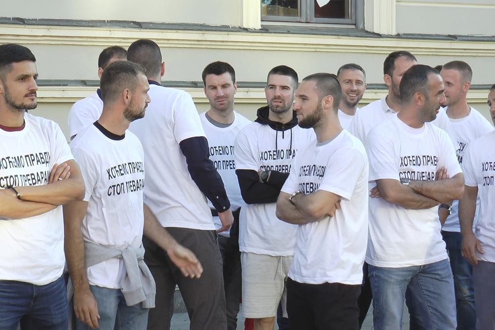 ZBOG NARUŠENOG ZDRAVLJA: Bivši igrači Borca i Jagodine prekinuli štrajk glađu!