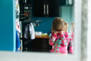 KORONA LUDILO U BRITANIJI: Trogodišnjakinju izbacili iz jaslica na 2 nedelje jer je dete kinulo!