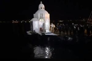 VERNICI BRANILI KRSTIONICU: Bdeli celu noć da spreče moguće rušenje, služena liturgija na Miholjskoj Prevlaci (VIDEO)