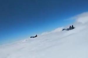 OKRŠAJ IZNAD ALJASKE: Lovci F-22 presreli tupoljeve, Rusi im se približili najbliže do sada (VIDEO)