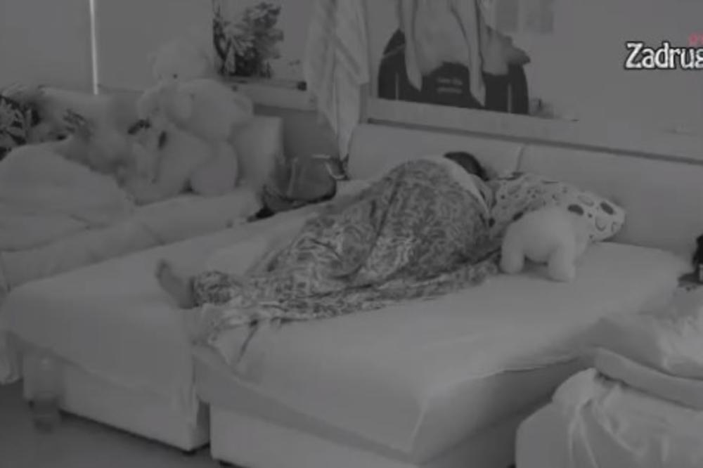 NEMA NI BLAMA NI STIDA! Luna i Marko zatresli krevet pred Anabelom i Gagijem (VIDEO)