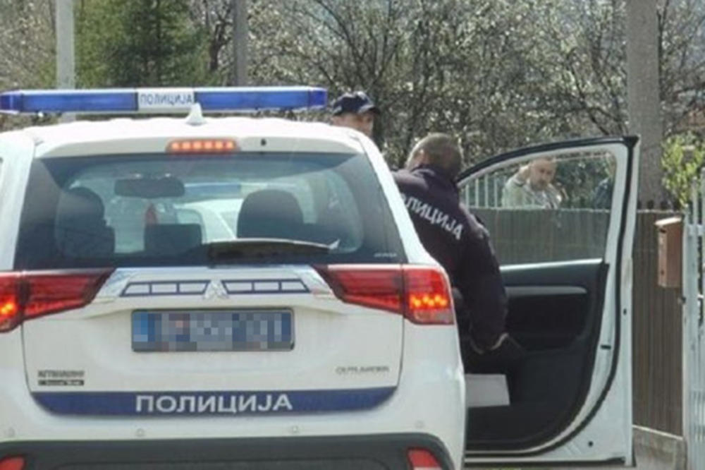 UŽAS U DOBANOVCIMA: Policajac zaustavio automobil, a vozač namerno dao gas i krenuo pravo na njega