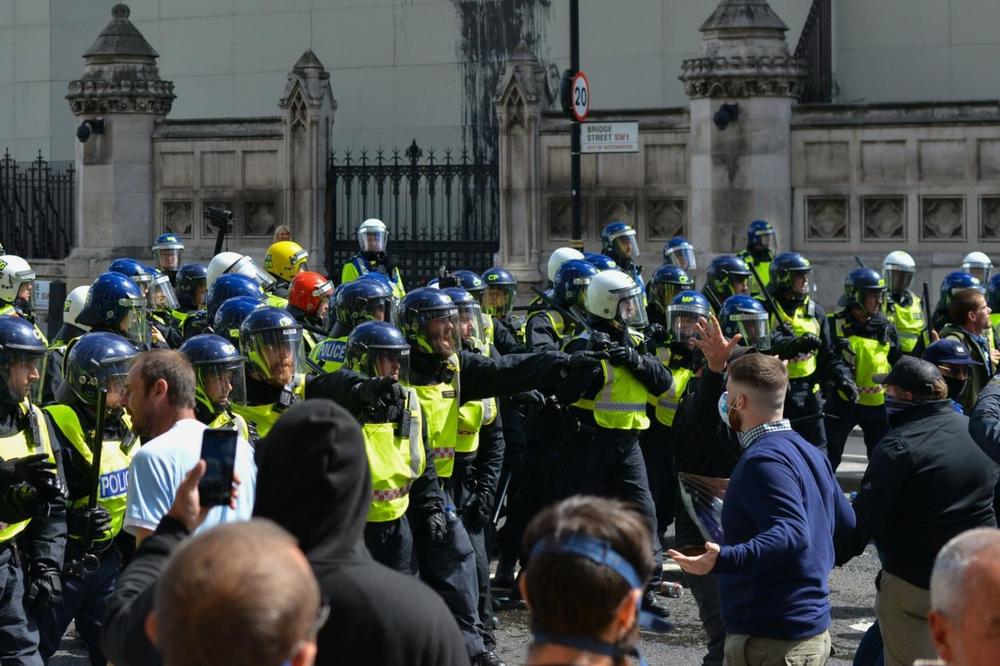 HAPŠENJA POSLE PROTESTA U LONDONU: Više od 100 demonstranata privedeno zbog sukoba sa policijom (VIDEO)