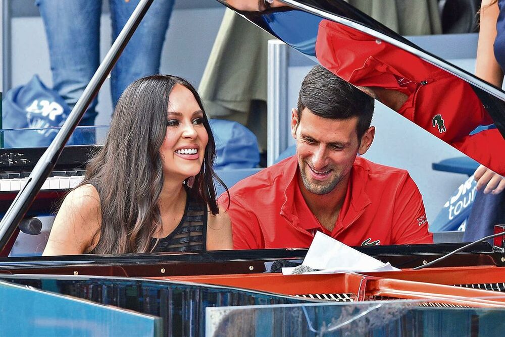 Lola Astanova, Novak Đoković