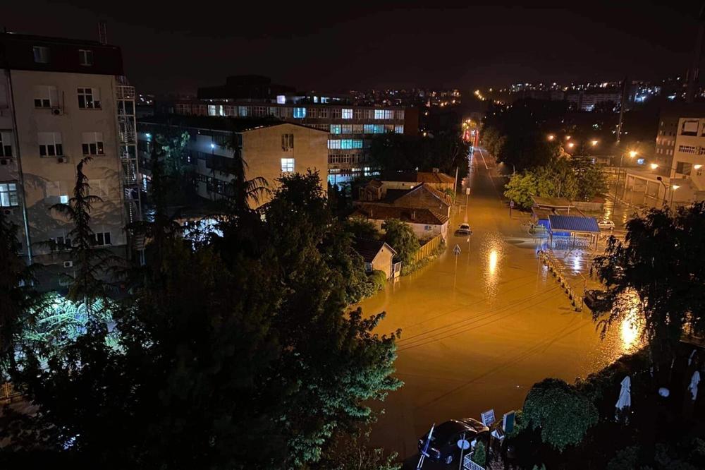 Rekordna količina kiše pala u Nišu. Pojedini objekti poplavljeni, voda na ulicama otežala saobraćaj (VIDEO)