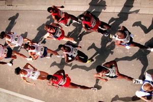 PRAŠKI MARATON DOBIO NOVE ŠAMPIONE: Kenijac Kigen i Etiopljanka Boreča prvi prošli kroz cilj