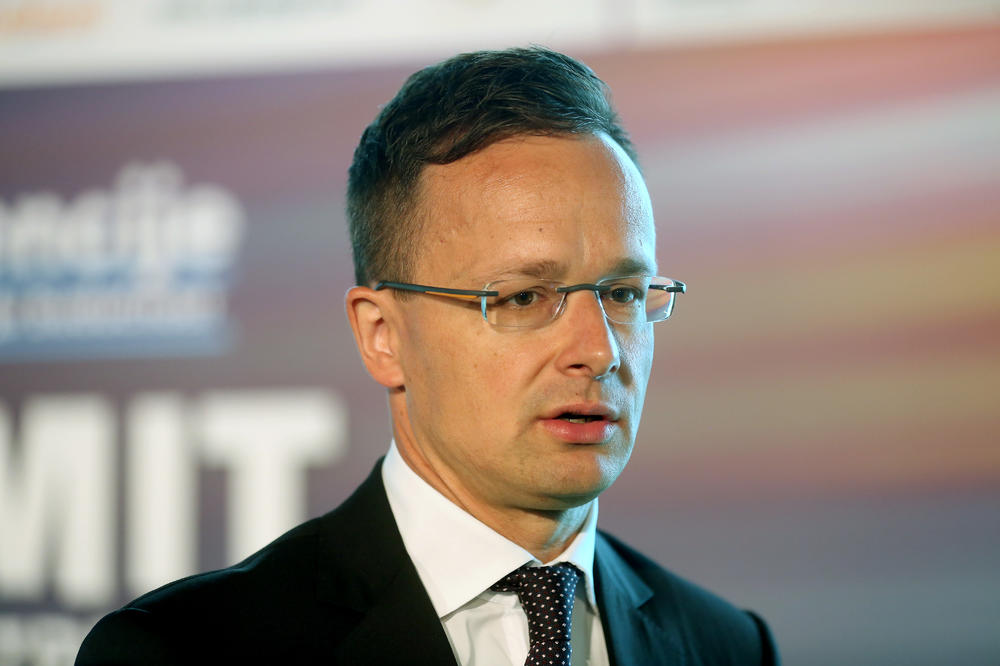 MINISTAR SIJARTO: Mađarska nikada neće isporučiti oružje Ukrajini