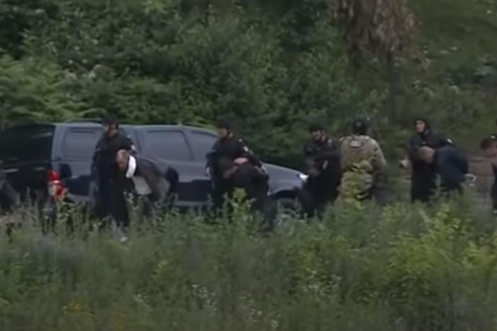 PIŠTOLJEM PRETILI POLICAJKI: Uhapšeno 17 migranata nakon incidenta u Republici Sprskoj