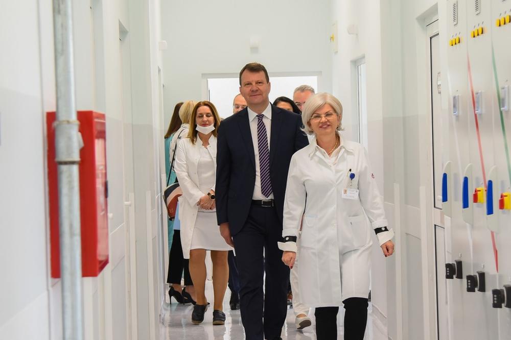Predsednik Mirović otvorio tri rekonstruisane klinike KCV i novoizgrađeni deo Klinike za ginekologiju i akušerstvo