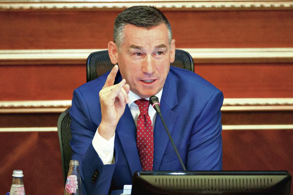KADRI VESELJI VRAĆEN U HAG: Bivši predsednik Demokratske partije Kosova bio u poseti bolesnom ocu