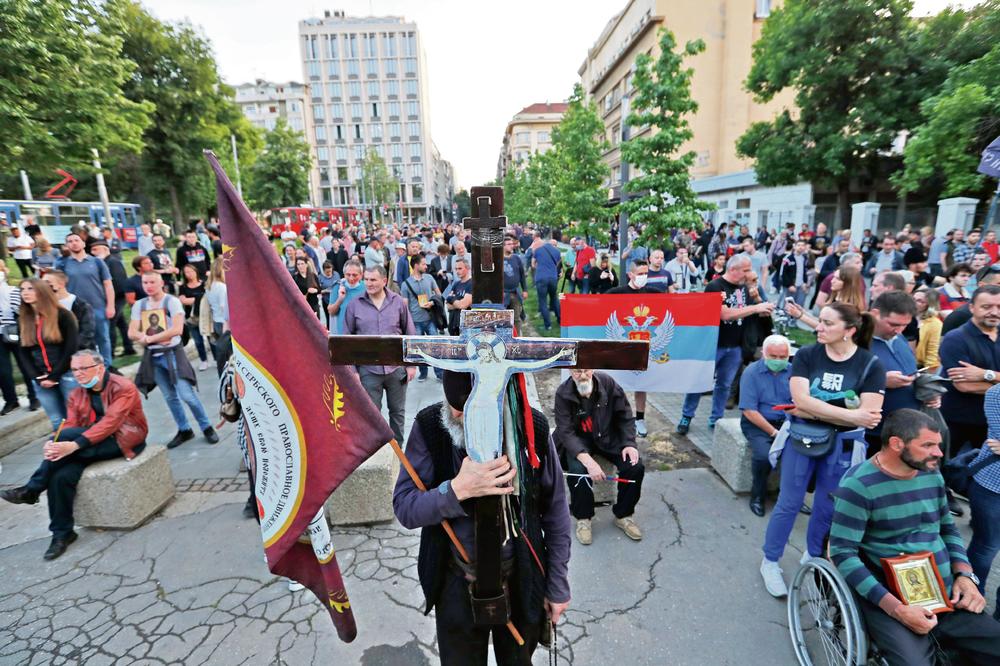 SPC UPOZORAVA NA NAMERE PODGORICE: Vlast u Crnoj Gori zabranjuje litije!
