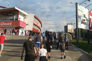 DELIJE POHRLILE NA PROSLAVU TITULE: Pogledajte atmosferu oko stadiona Rajko Mitić pred početak utakmice! KURIT TV