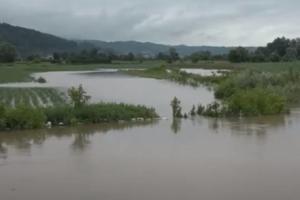 REKA SPREČA PRETI ŽIVINICAMA I GRAČANICI: Drama u Tuzlanskom kantonu, poplavljene kuće, uništeni mostovi i putevi
