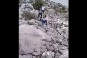 CRNOGORAC ZASMEJAO REGION DO SUZA! Nije mogao da veruje u čemu je FENSI penjač došao na planinarenje, pa ZAKUKAO (VIDEO)