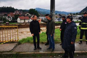 NEBOJŠA STEFANOVIĆ  U  LJUBOVIJI I OSEČINI: Jadar poplavio 50 domaćinstava i 1.000 hektara njiva VIDEO