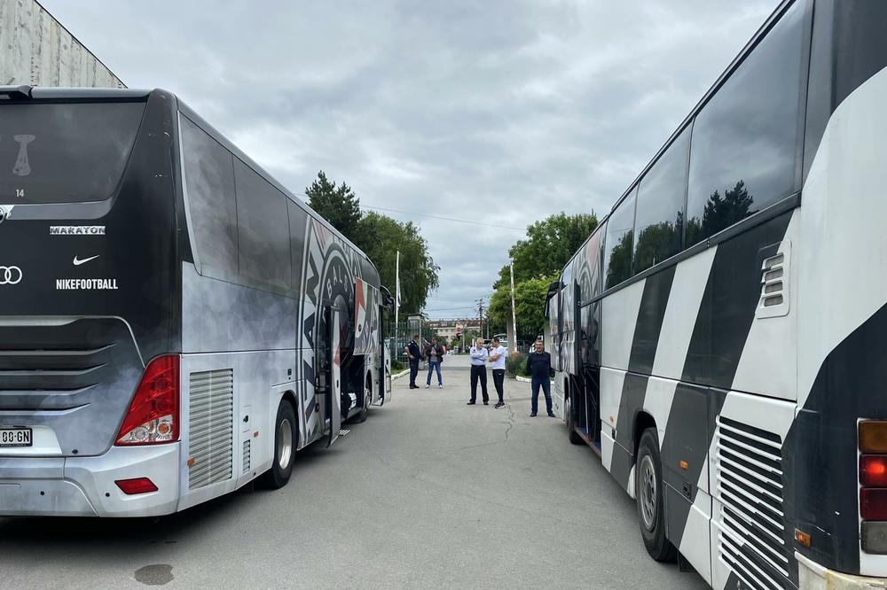 PARNI VALJAK SPREMAN ZA FINALE KUPA! Crno-beli sa dva autobusa krenuli put Niša! VIDEO