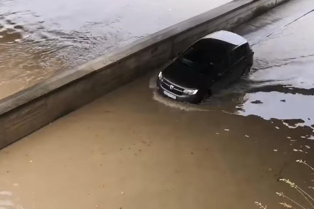 BOSNA SE IZLILA U MAGLAJU: Problemi na putevima, u Zavidovićima poplavljene vikendice (VIDEO)