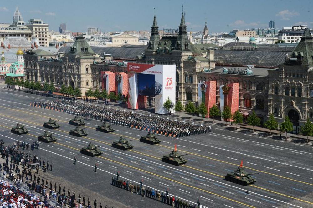 DOBRA VEST ZA LJUBITELJE RUSKE TEHNIKE: Vojna parada 9. maja na Crvenom trgu u uobičajenom formatu!