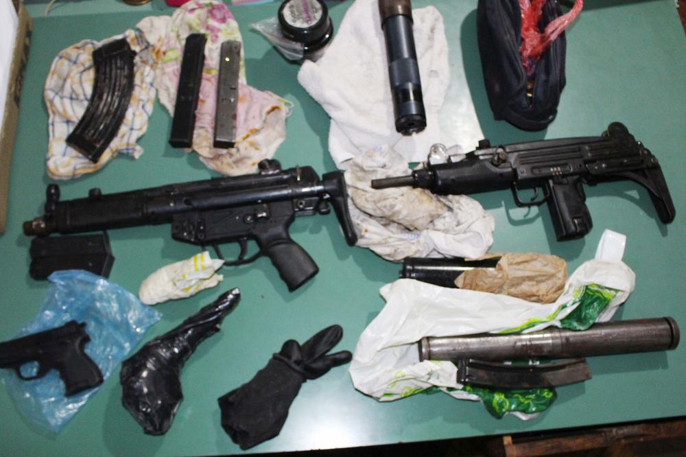 AKCIJA MUP I BIA: Pohapšeni trgovci oružjem, zaplenjeni automati, pištolji, puške i municija!