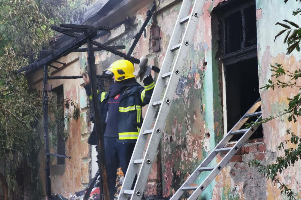 SUMNJA SE DA SU JE MIGRANTI ZAPALILI: Izgorela porodična kuća u Velikoj Kladuši