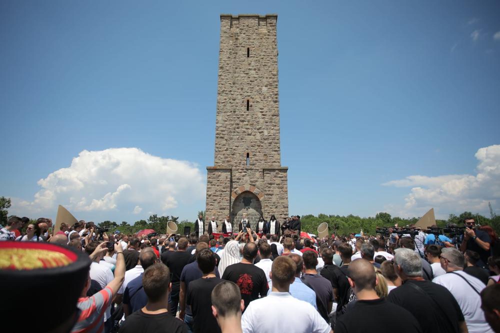 NOVA PROVOKACIJA BEZ PRESEDANA, SULUDA IDEJA ISTORIČARA IZ PRIŠTINE: Ukloniti srpski spomenik na Gazimestanu i staviti naš?!