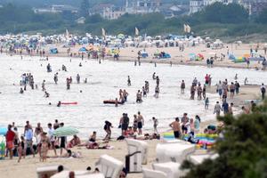 DETALJI TRAGEDIJE U ULCINJU: Privrednika iz Srbije vlasnik plaže izvukao iz vode, ali bilo kasno! Meštani upozoravaju na OPASNOST
