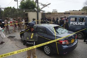 HOROR U PAKISTANU: Napad na berzu u Karačiju, poginulo šestoro ljudi! Napadači bacili granatu, pa otvorili vatru (VIDEO)