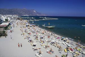 GRČKI MINISTAR NI NE MISLI NA SRBE: Turisti iz Evropske unije imaju prioritet za letovanje!