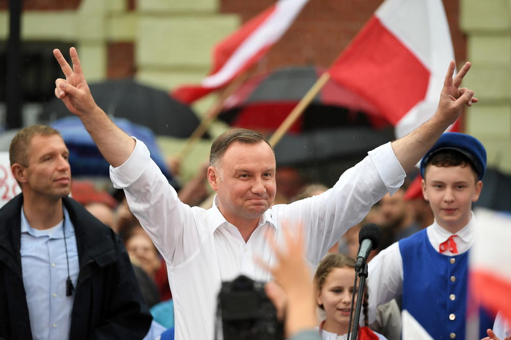 DUDA POBEDNIK PRVOG KRUGA U POLJSKOJ: Za novi predsednički mandat će se trkati sa gradonačelnikom Varšave!