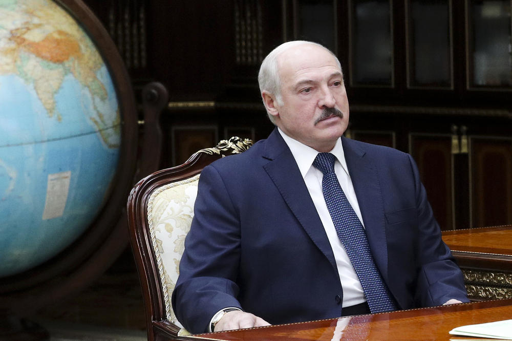 DA LI STE OČEKIVALI NEŠTO DRUGO OD LUKAŠENKA? Predsednik Belorusije javno otkrio: Preležao sam KORONU na nogama!
