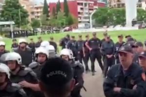 NAPETO U CRNOJ GORI: Policajci iz Budve odbili sukob sa sugrađanima, angažovana policija sa severa? (VIDEO)