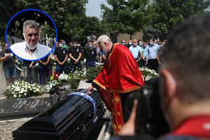 SLIKA KOJA CEPA SRCA: Kada su se svi razišli sa sahrane Ilije Petkovića grobu je prišao Stanislav Karasi... (FOTO)