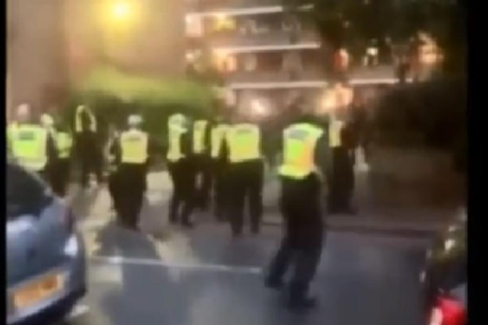 CIGLAMA NA POLICAJCE U LONDONU: Došli da rasture ilegalnu žurku pa morali da se povuku uz žrtve (VIDEO)