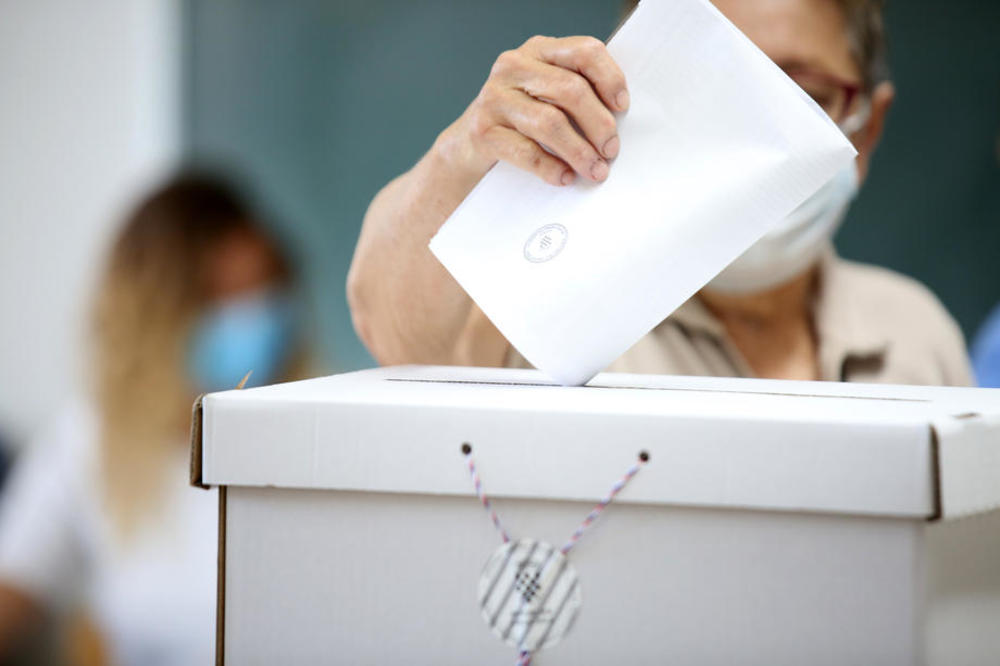 IZBORI U HRVATSKOJ U SENCI KORONE: Za izlazak na birališta važe posebna pravila, evo kako će glasati zaraženi! (VIDEO)