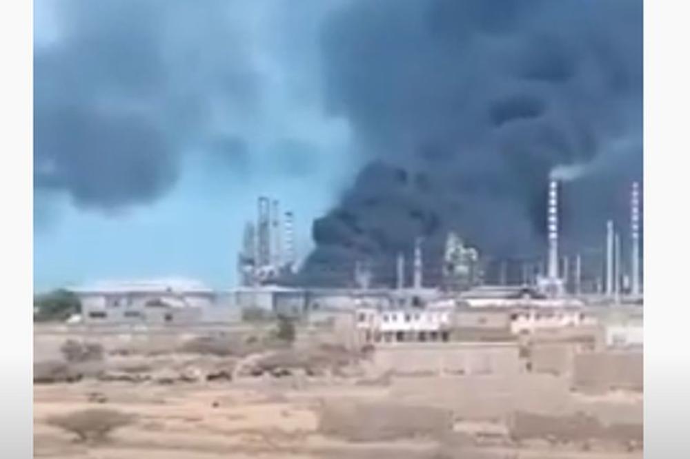 STRAVIČAN POŽAR U VENECUELI: Gori rafinerija nafte! Kulja gust crni dim, vatrogasci se bore sa vatrenom stihijom (VIDEO)