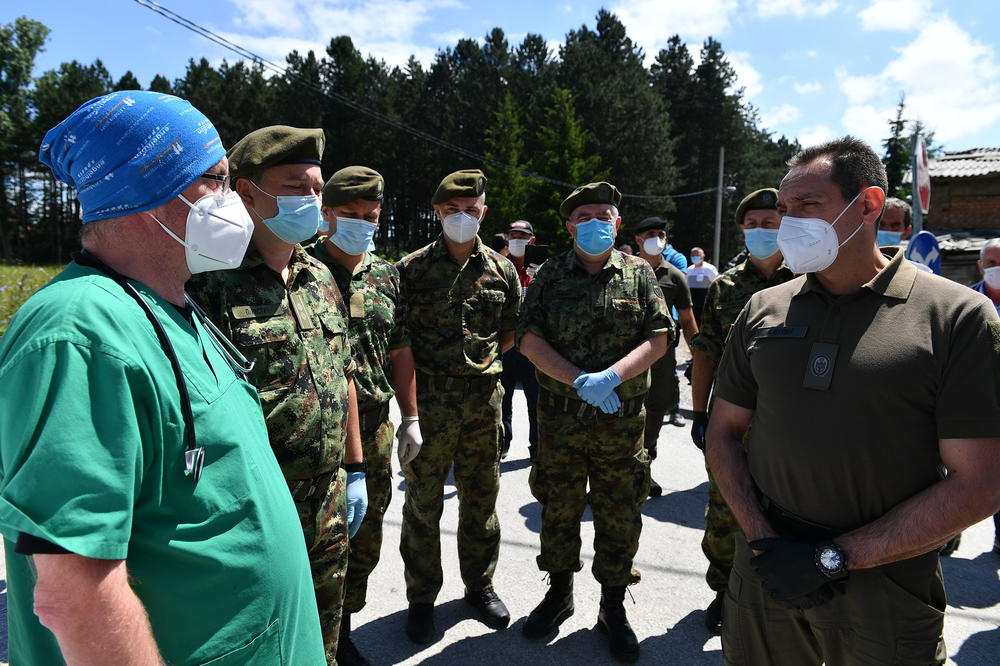 VULIN U SJENICI: Dokle god bude pretila opasnost od zaraze, Vojska Srbije će biti tu da pomogne