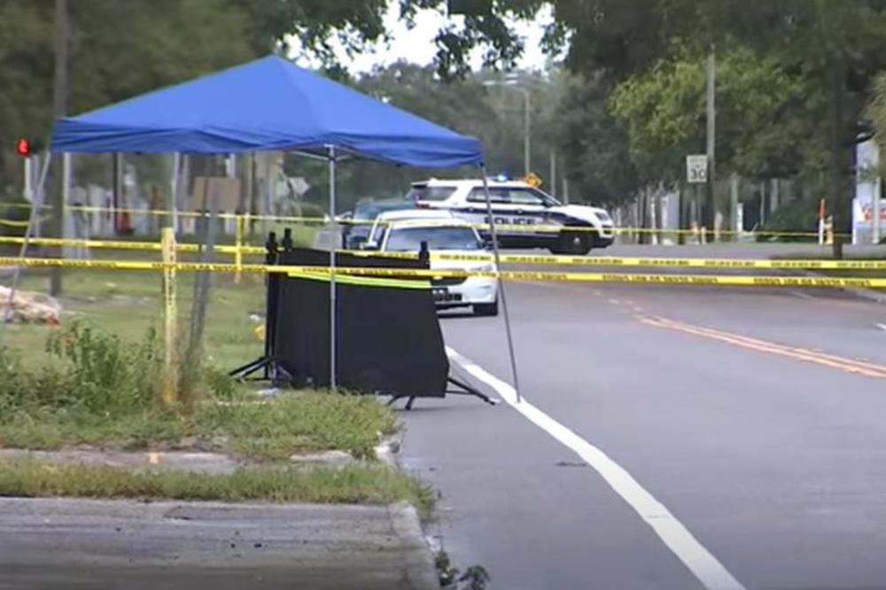 OTIŠLA NA TRČANJE, PA PORED PUTA VIDELA GLAVU U RASPADANJU: Horor na Floridi, policija pretražuje teren (VIDEO)