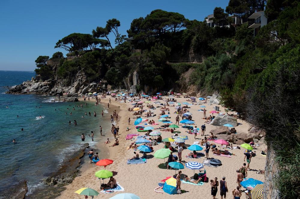 OGROMNE GUŽVE NA PLAŽAMA U ŠPANIJI: Vlasti ih zatvaraju zbog korona virusa, a tek se spremaju za nove posetioce