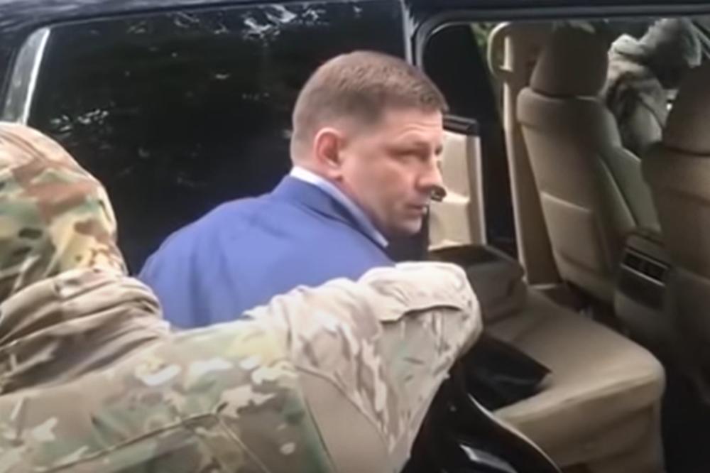 OVAKO JE UHAPŠEN RUSKI GUVERNER: Maskirani agenti ga izvukli iz kola i ubacili u kombi! Evo za šta ga terete (VIDEO)