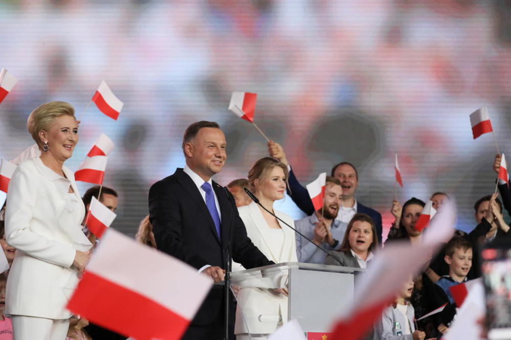 DUDA U TESNOJ PREDNOSTI ZA NOVI PREDSEDNIČKI MANDAT: Poljaci birali predsednika u 2. krugu!