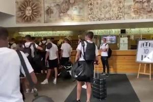 CRNO-BELI STIGLI NA ZLATIBOR: Fudbalere Partizana dočekao potpredsednik kluba Vladimir Vuletić! VIDEO